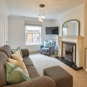Host & - Adventure House Whitby